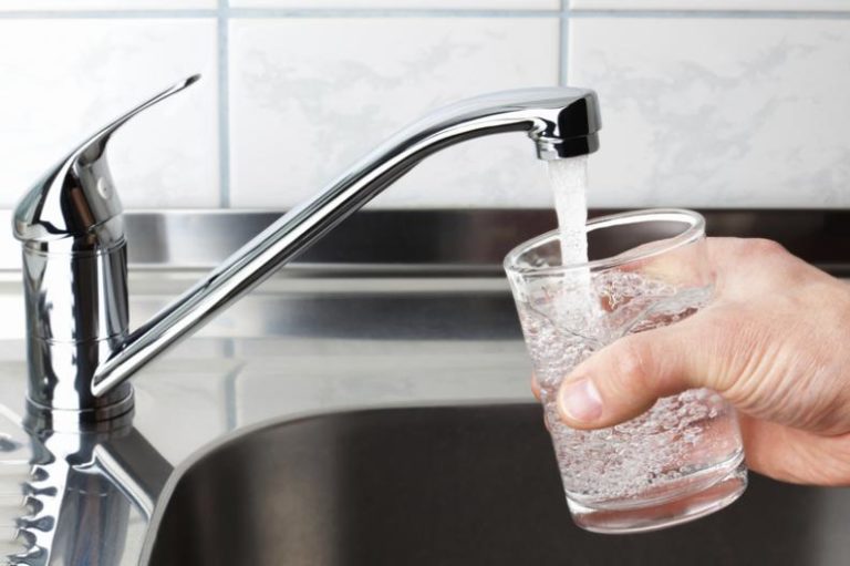 Comienza nueva tarifa punta de agua potable en 12 regiones