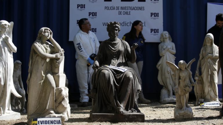 Schüler queda con arresto domiciliario total y arraigo nacional