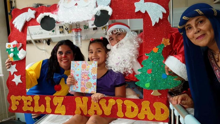 Pacientes de Hospital de Curicó recibieron visita del “viejito pascuero”
