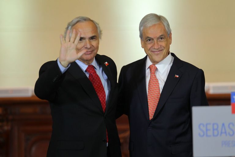 Chadwick agradece respaldo de Piñera tras presiones de la oposición