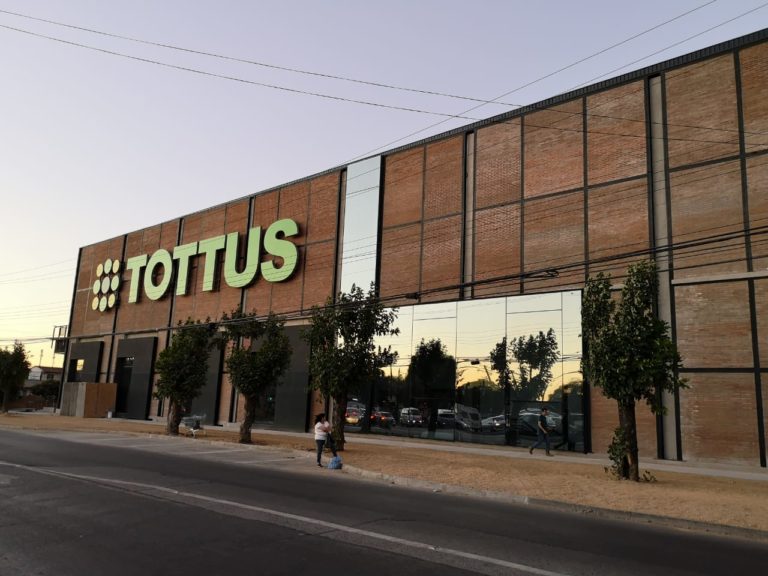Tottus Curicó arriesga clausura debido a ruidos molestos y trabajos fuera de horario