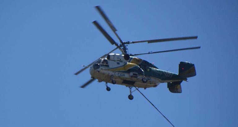 Con poderosa flota aérea y terrestre contienen incendio en Vichuquén