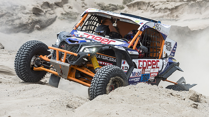 El golpe de 'Chaleco': Francisco López se queda con la octava etapa y es líder de UTV en el Dakar