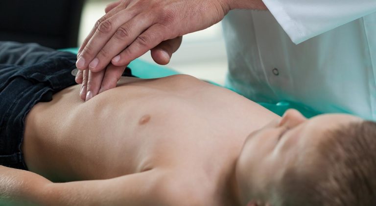 Descubre la forma de evitar alergias alimentarias y constipaciones en menores