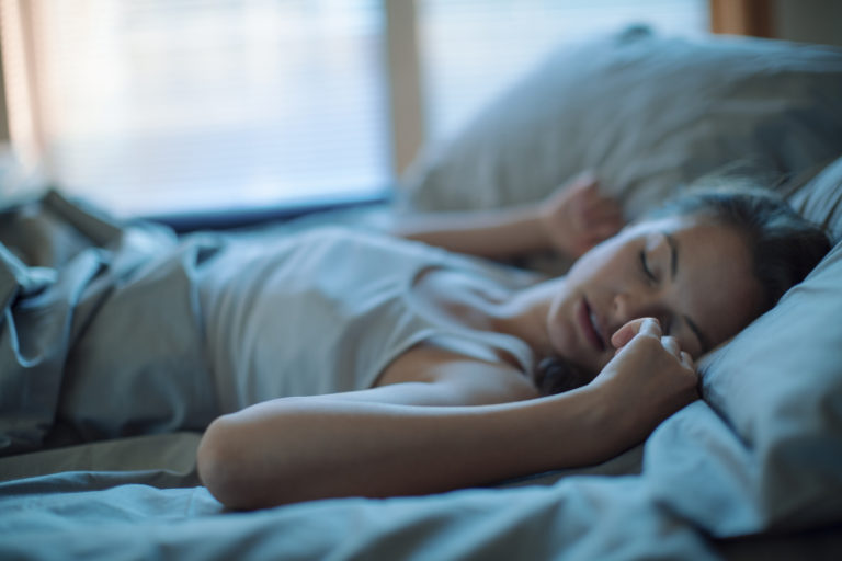 Tips para dormir en la noche pese al calor