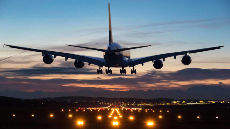 Aerolínea lanza promoción con pasajes de avión más baratos que un minibús