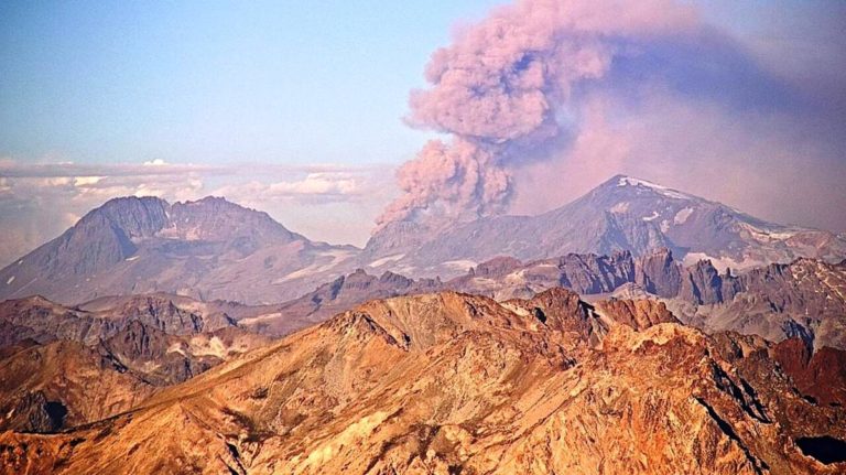Nuevo pulso eruptivo en Complejo Volcánico Planchón Peteroa