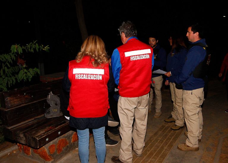 Continúan operativos para erradicar carpas en espacios públicos de Curicó