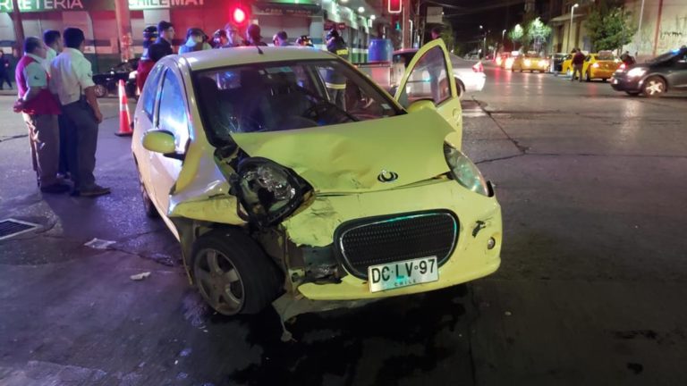Colisión frontal en plena Avenida Camilo Henríquez