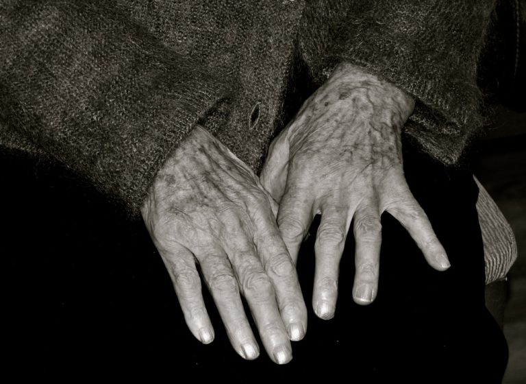 Trío de mujeres asaltó y secuestró a mujer de 77 años en Curicó