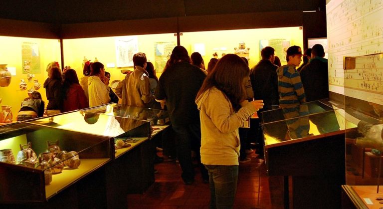 Curicó celebra el Día de la Mujer con cultura y cambios de look