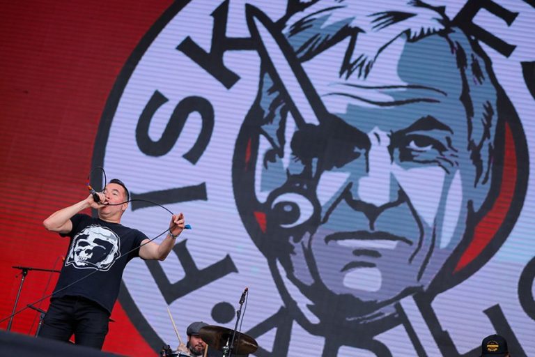 Autoridades y políticos responden a imágenes usadas por Fiskales Ad Hok en Lollapalooza