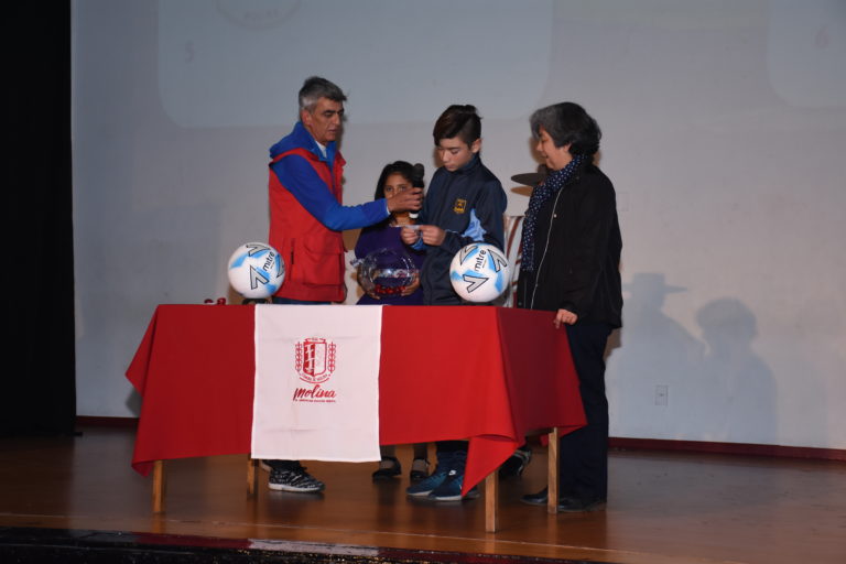 Sorteo del campeonato “Molina Rumbo a Islandia” reunió a figuras del deporte en la comuna