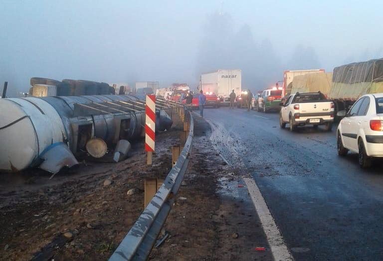 Nueve vehículos dañados y doce lesionados en accidentes múltiples en Ruta 5 Sur