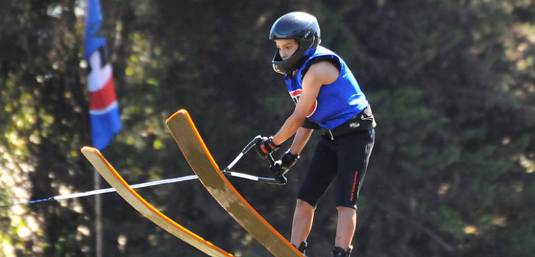 Esquiador náutico talquino de 13 años batió récord de Chile junior de salto