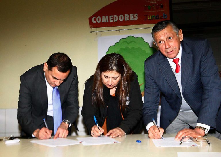 Municipalidad de Rauco firmó convenio con el Servicio Nacional de la Mujer y la Equidad de Género