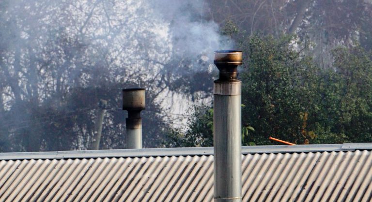 Estudian posible relación entre el humo de las chimeneas y la preeclampsia