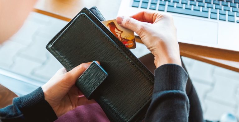Entregan recomendaciones para proteger los datos de su tarjeta bancaria