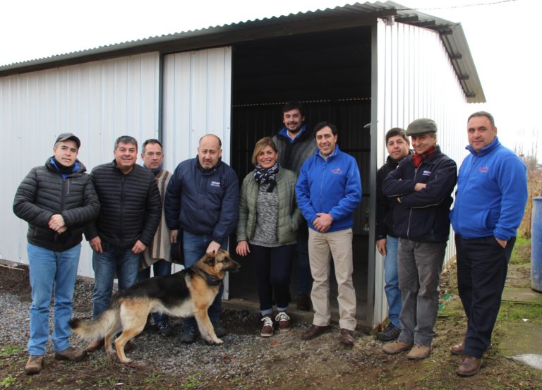 Indap y el alcalde de Romeral visitaron a beneficiados por construcción de bodegas