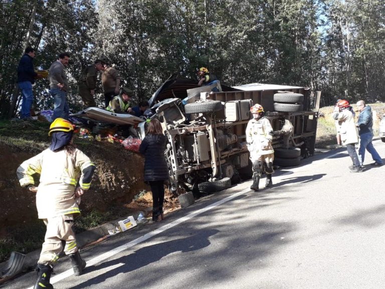 Un fallecido y un lesionado tras accidente de tránsito en las Siete Vueltas de Vichuquén