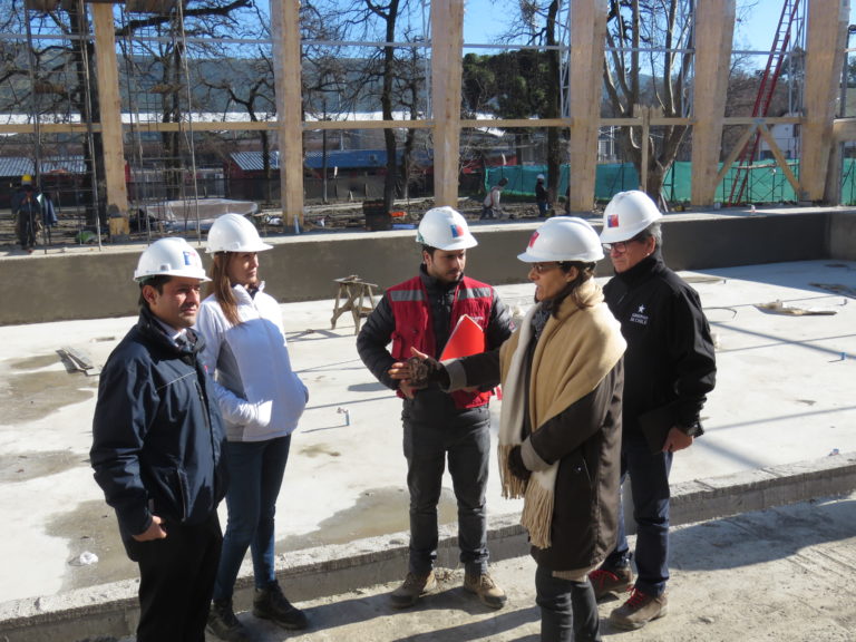 35 % de avance presenta construcción de piscina temperada en Talca