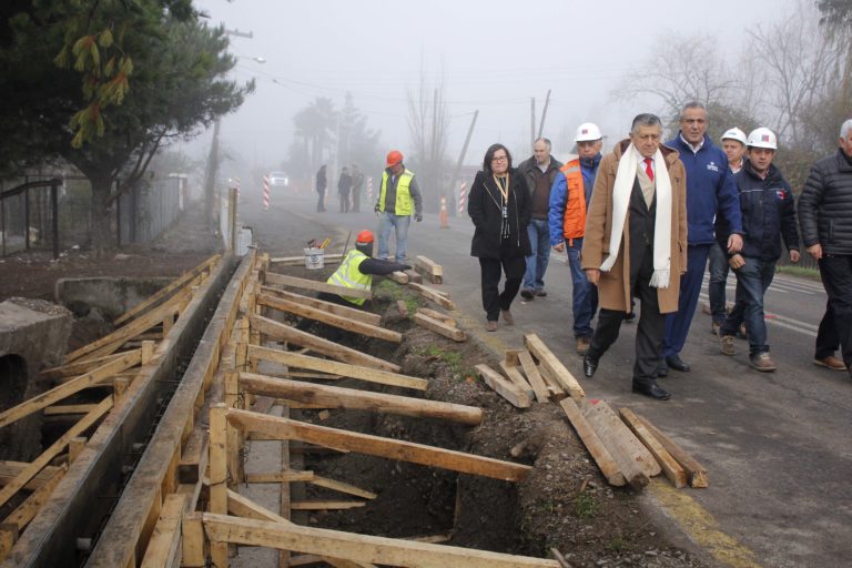 Autoridades visitaron avances de obras viales en sector El Llano de Rauco