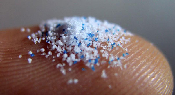 Expertos advierten sobre aumento de contaminación por microplásticos en las personas