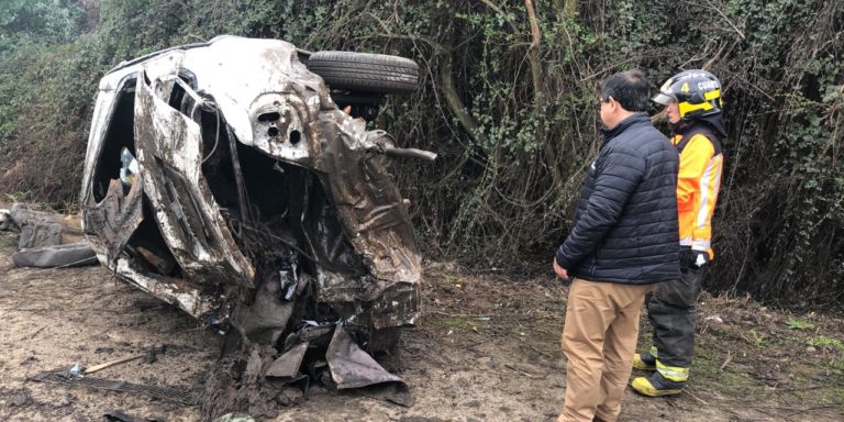Vehículo volcó y conductor resultó lesionado en el cruce La Obra camino a Los Niches