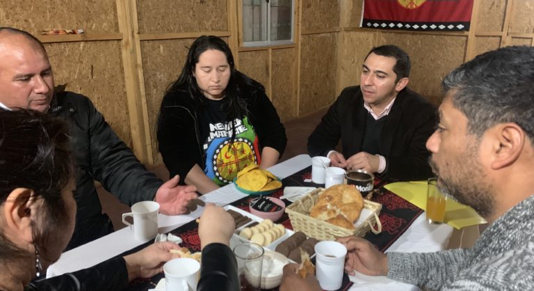 Asociaciones indígenas se reunieron con candidato al municipio curicano