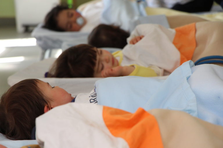 Fundación Integra entrega recomendaciones para adaptar a los niños al cambio de hora