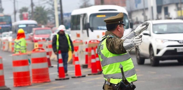 Comenzaron desvíos por construcción de colector en el cruce de Rauquén