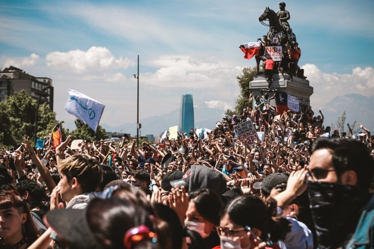 Las revueltas chilenas se gestaron en Twitter y el Gobierno no se enteró
