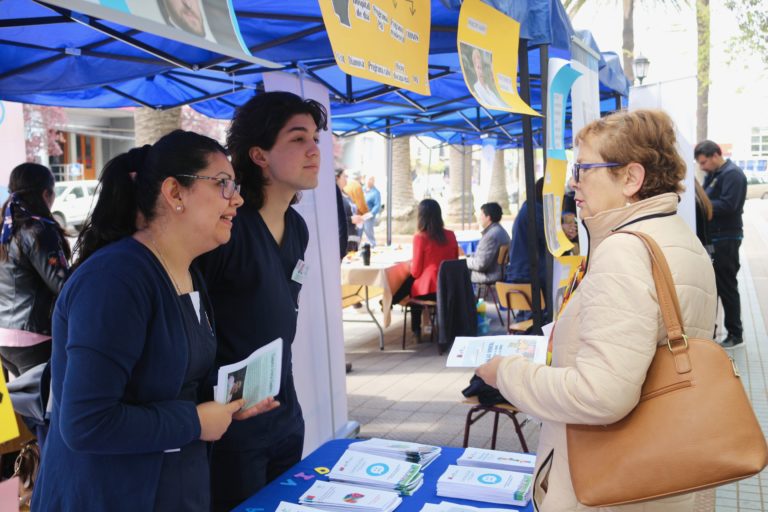 Hospital de Curicó realizó exposición pública en el Día Mundial de la Salud Mental