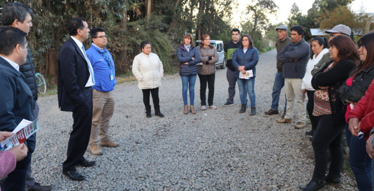 Municipio de Curicó y vecinos realizarán proyecto de pavimentación en callejón Las Acacias
