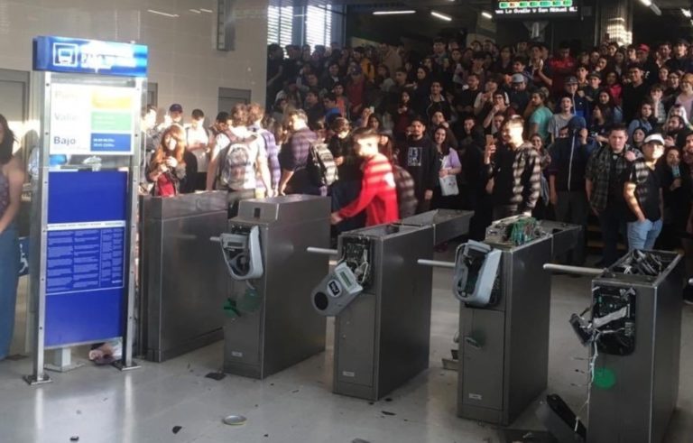 Fraudes fiscales de empresas y fuerzas del orden superarían los costos por daños al Metro de Santiago