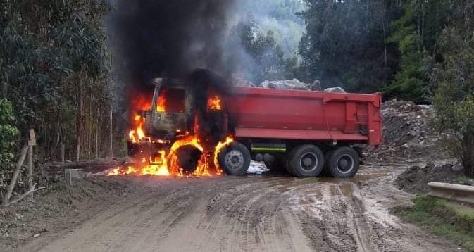 Volvieron trabajadores que sufrieron ataque incendiario en Tirúa