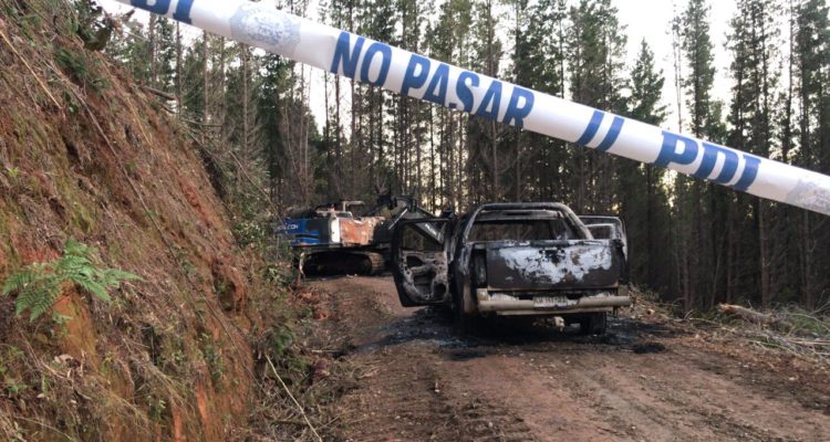 Encuentran quemada camioneta robada a empresa curicana en Tirúa
