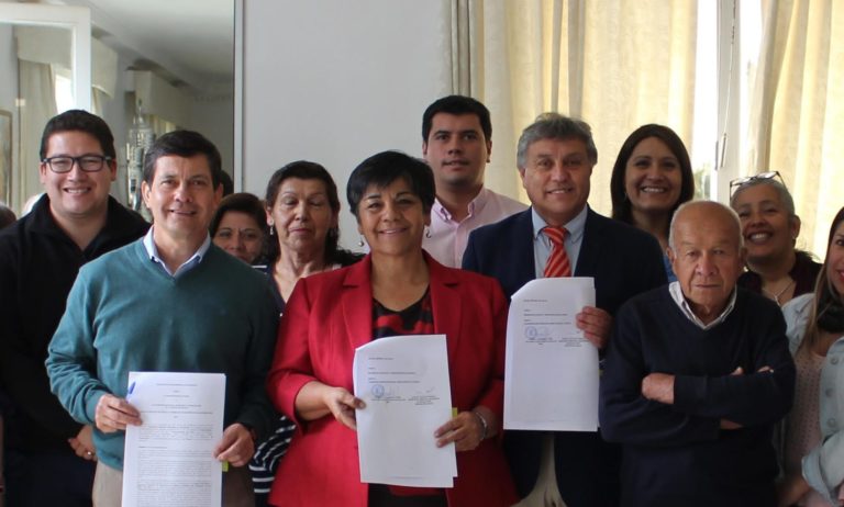 Mineduc aportará $14 millones para mejorar transporte escolar rural de Teno