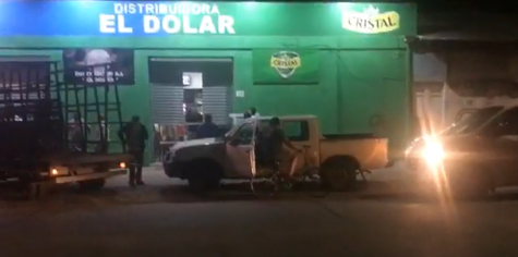 Desconocidos saquearon botillería El Dólar en Curicó