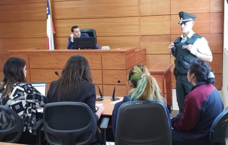 Tribunal de Curicó formalizó a dos mujeres por intento de incendio a casa de prefecto de Carabineros