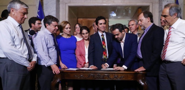 Gobierno y senadores acordaron alza en pensión básica y rebaja en transporte para adultos mayores