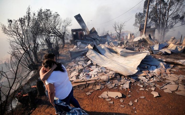 Ministro Monckeberg: “No vamos a dejar solos a los damnificados por el incendio en Valparaíso”