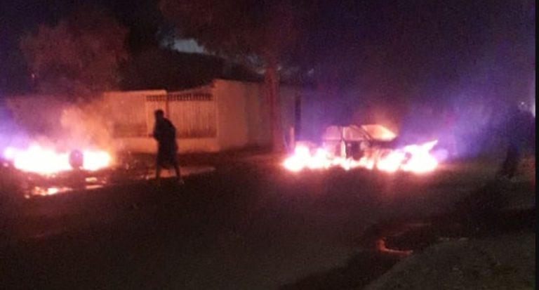Reportan incidentes en el sector surponiente de Curicó: hay dos vehículos quemados