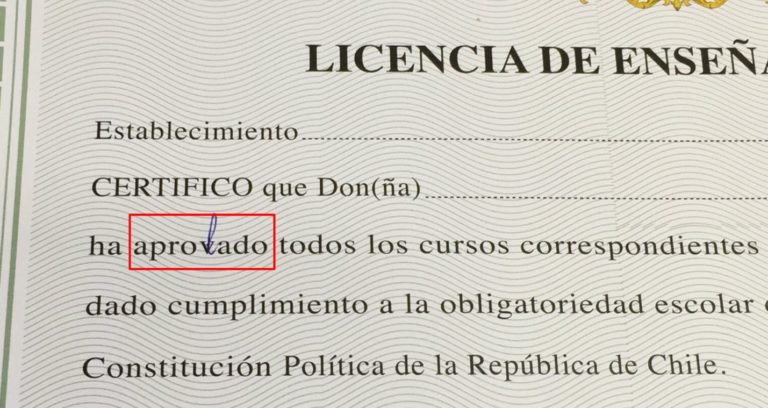 Error ortográfico obligó a la Municipalidad de Santiago a retirar certificados escolares