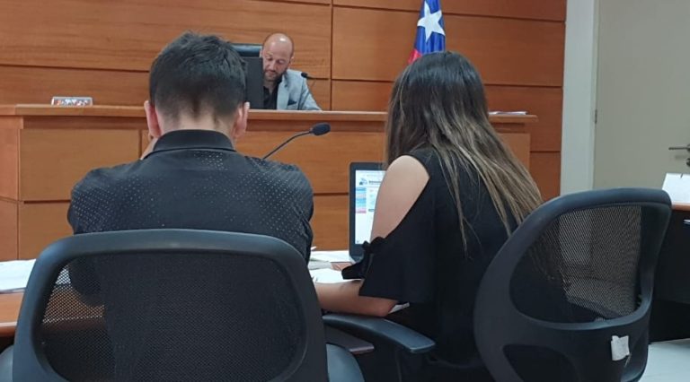 Tribunal de Curicó dejó en prisión preventiva a sujeto que asaltó a una pareja y colisionó a carabinero
