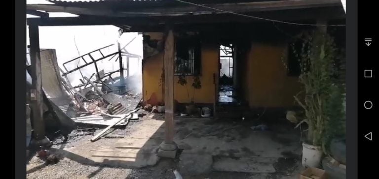 Incendio afectó a tres viviendas de la localidad de Morza en Teno