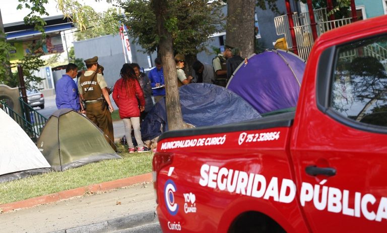 Municipio de Curicó anunció aumento de fiscalizaciones para sacar carpas de lugares públicos