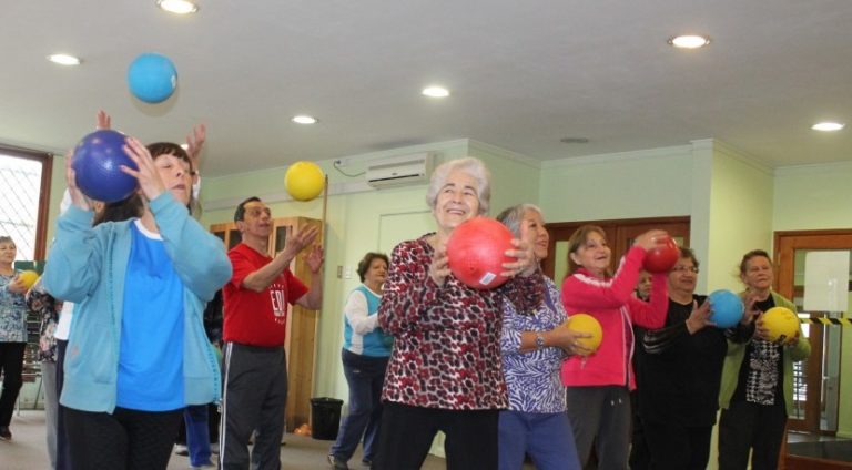 OMS indicó cuánta actividad física deberían hacer los adultos mayores