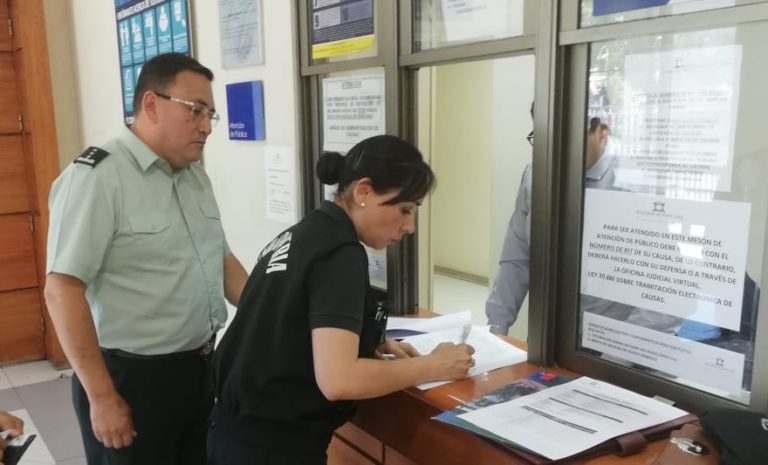 Gendarmería del Maule se querelló por ataque de reos a cinco funcionarios en Cárcel de Curicó