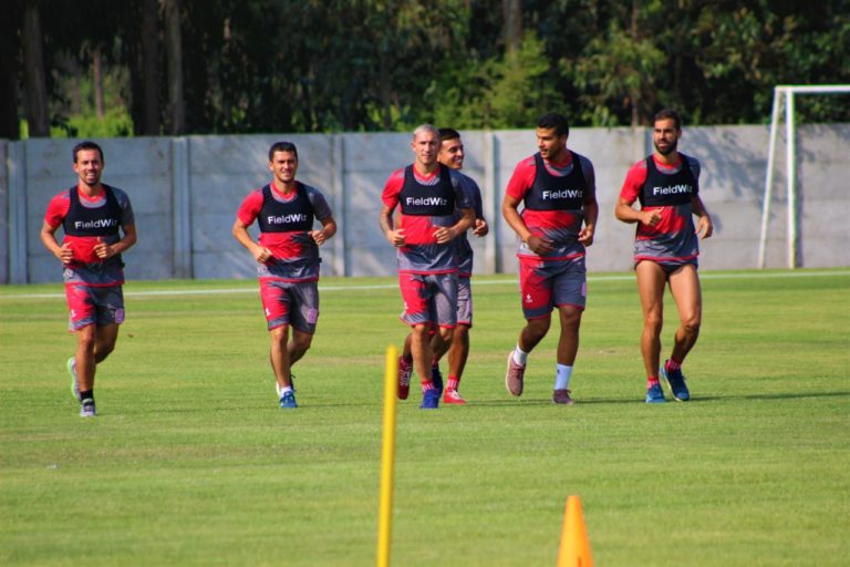 Este sábado Curicó Unido visitará a la UC en duelo amistoso